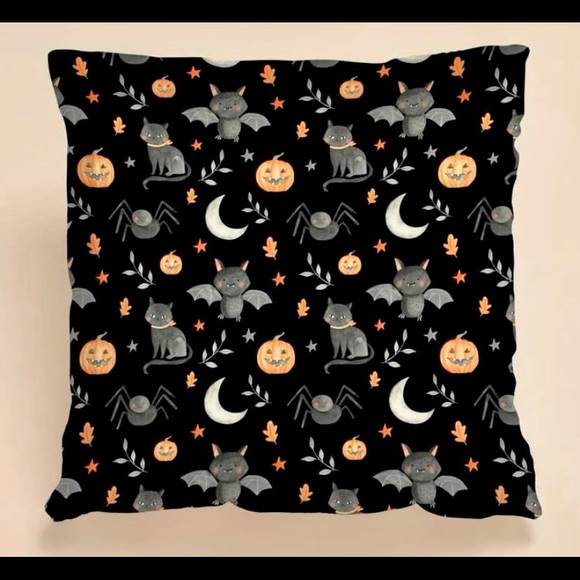 ๐ NWT, set of 2 Halloween pillow covers $20 - Picture 2 of 3